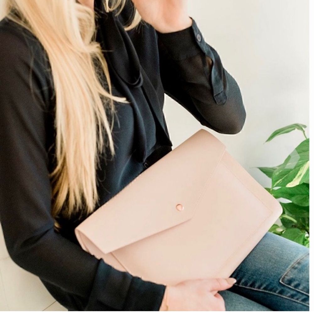 Glass Ladder & Co- The Meagan Portfolio in Blush Pink - Picture 4 of 14